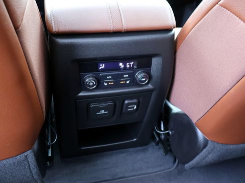 Used 2021 Chevrolet Traverse High Country FWD image 16