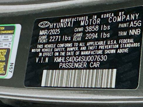 Used 2025 Hyundai Elantra SEL image 12
