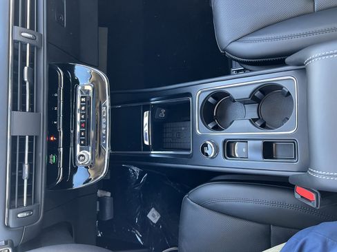 Used 2024 Lincoln Corsair Premiere w/ Equipment Group 101A image 15