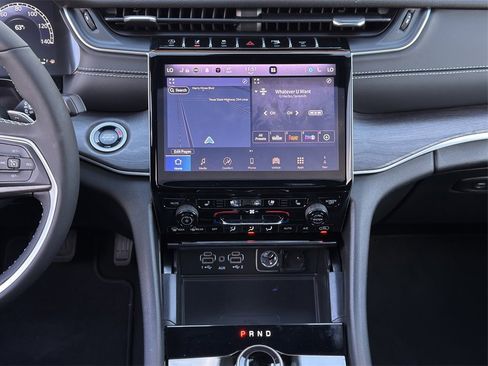 New 2025 Jeep Grand Cherokee L Limited w/ Luxury Tech Group II image 14