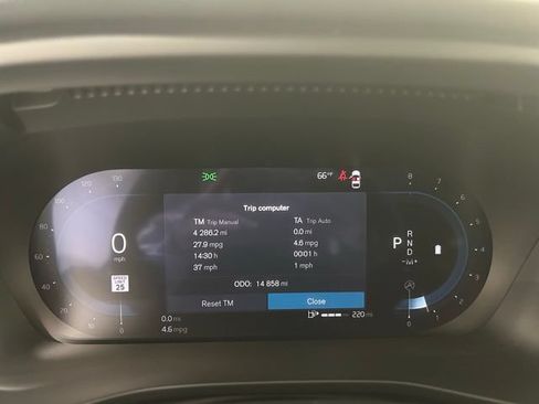 Used 2025 Volvo XC40 B5 Core AWD/4WD image 14