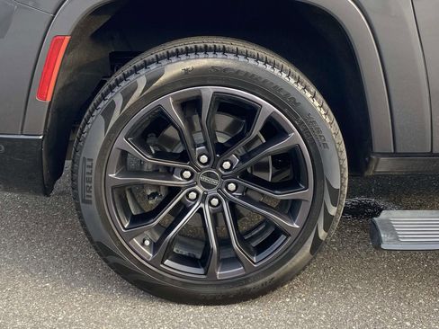 Used 2024 Jeep Grand Wagoneer L Series II w/ Quick Order Packagew 28T AWD/4WD image 8