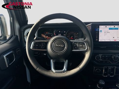 Used 2024 Jeep Wrangler Unlimited Sahara AWD/4WD image 30