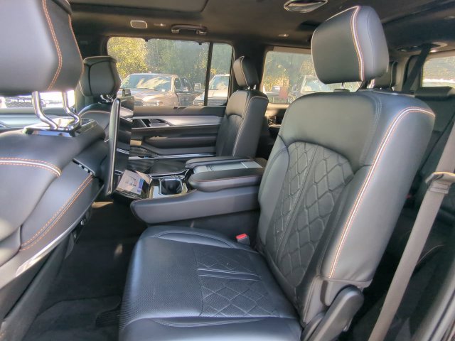 Used 2022 Jeep Grand Wagoneer Series III w/ Rear Seat Video Group 1 AWD/4WD image 17