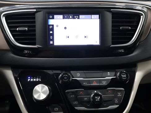 Certified 2023 Chrysler Voyager LX FWD image 21