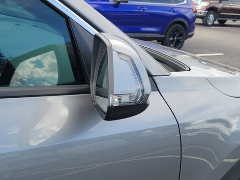 Used 2025 Kia Niro EX image 10