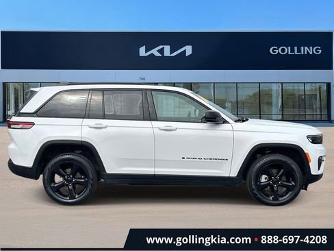 Used 2025 Jeep Grand Cherokee Limited w/ Black Appearance Package AWD/4WD image 2