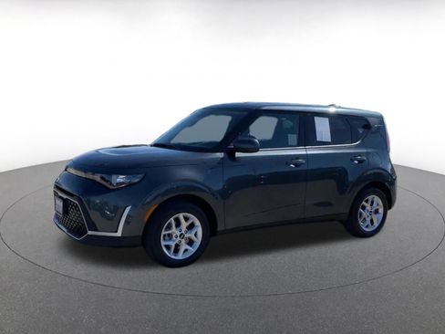 Used 2025 Kia Soul LX w/ LX Technology Package FWD image 7
