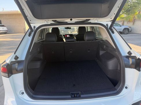 Used 2026 Volkswagen Tiguan SE AWD/4WD image 32