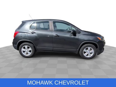 Used 2019 Chevrolet Trax LS FWD image 9