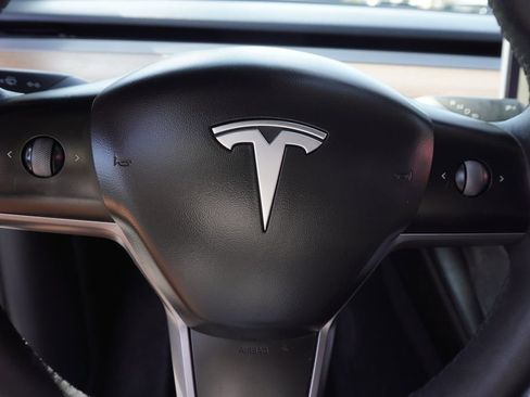 Used 2023 Tesla Model Y Long Range image 18