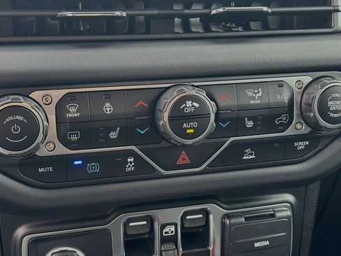 New 2024 Jeep Wrangler Unlimited Sahara image 17