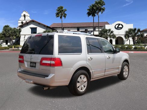 Used 2014 Lincoln Navigator 2WD image 2