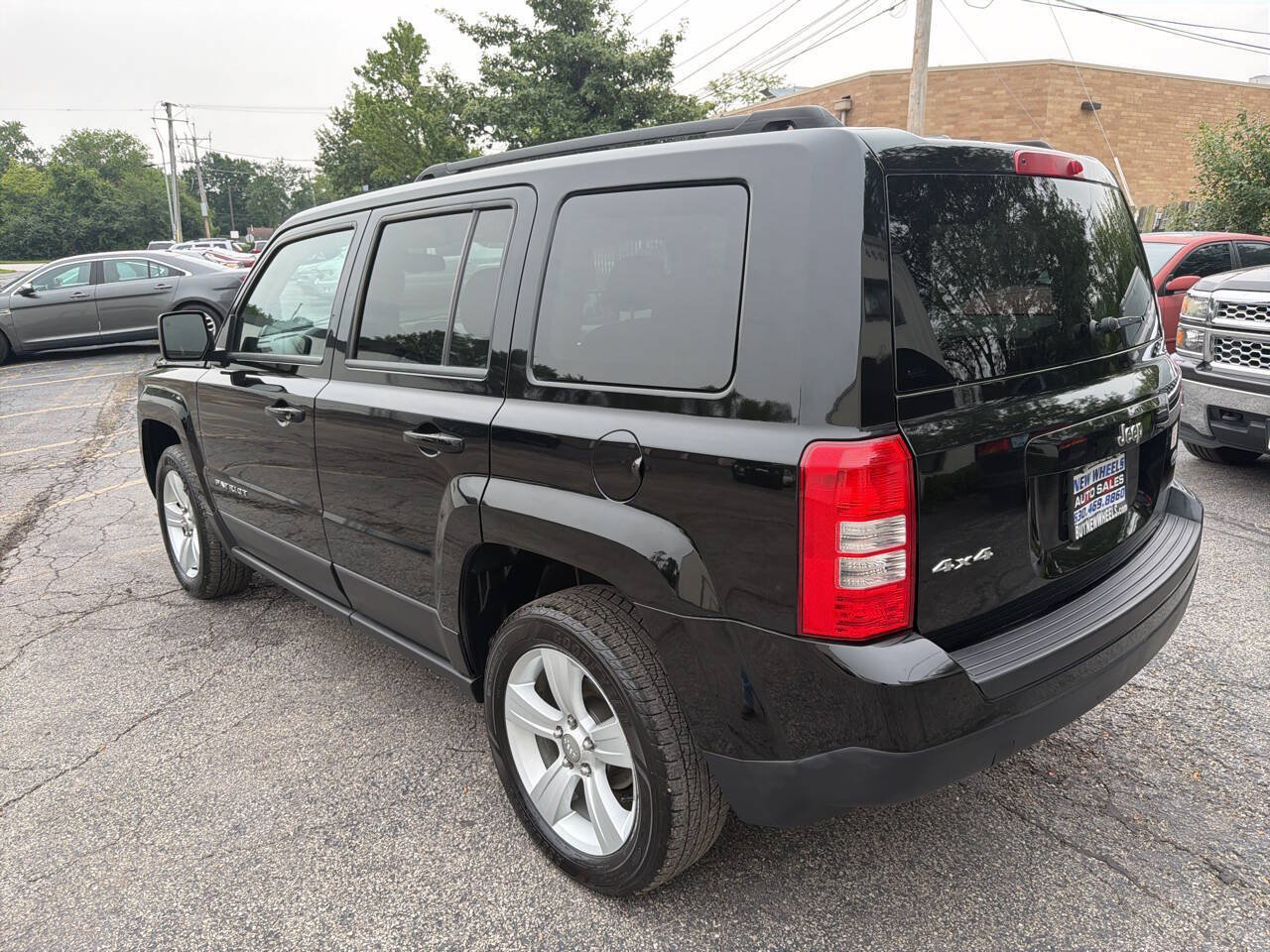Used 2014 Jeep Patriot Latitude AWD/4WD image 4