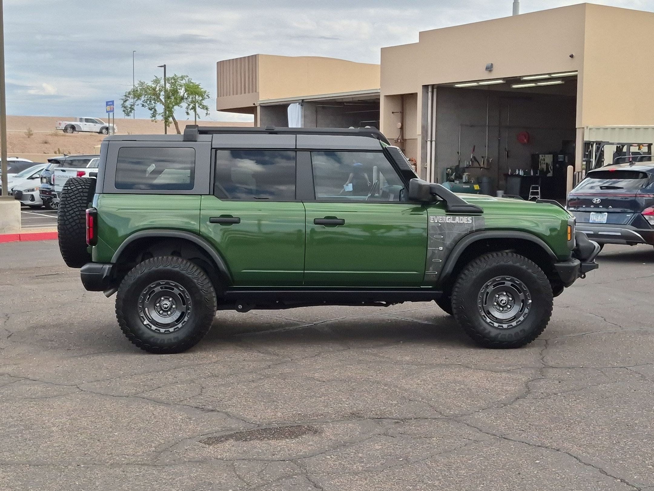 Used 2024 Ford Bronco Everglades AWD/4WD image 4