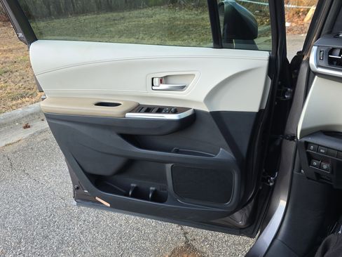 Used 2021 Toyota Sienna XLE image 26