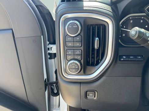 Used 2023 GMC Sierra 3500 Denali w/ Denali Ultimate Package AWD/4WD image 21