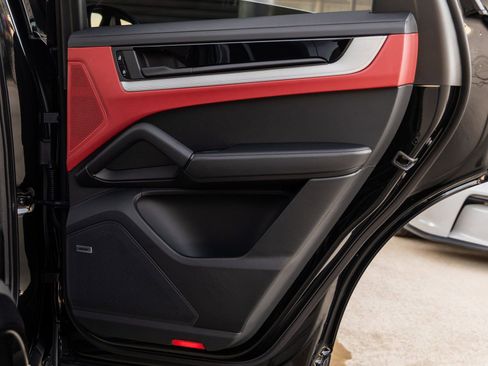 New 2026 Porsche Cayenne S image 38