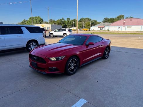 Used 2017 Ford Mustang Coupe RWD image 7