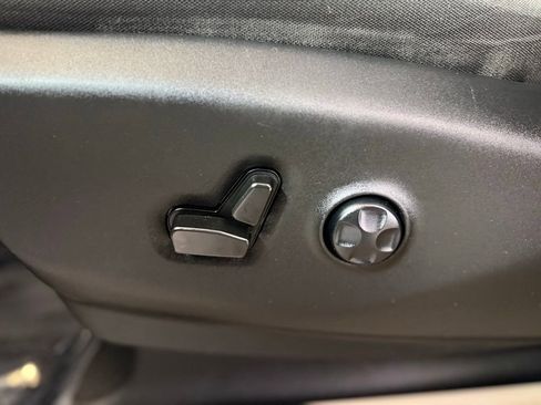 Used 2023 Chrysler Voyager LX FWD image 19
