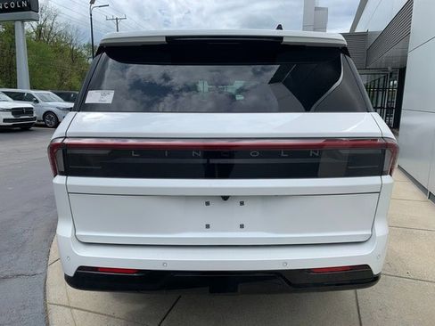 New 2026 Lincoln Navigator Reserve AWD/4WD image 4