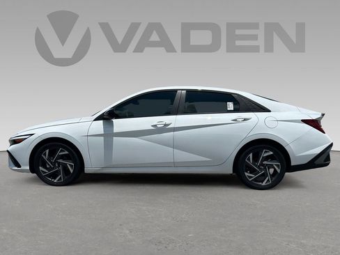 New 2025 Hyundai Elantra SEL image 8