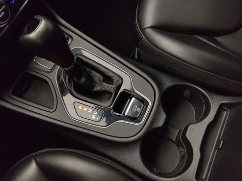 Used 2020 Jeep Cherokee Latitude Plus FWD image 26
