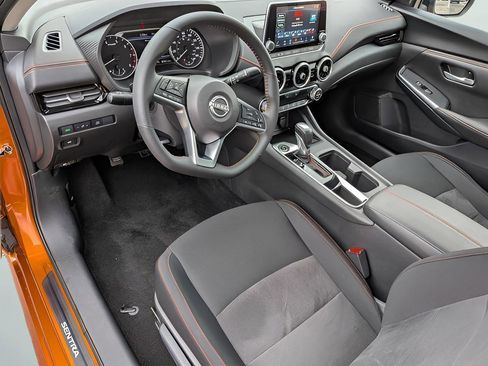 Certified 2025 Nissan Sentra SR FWD image 10