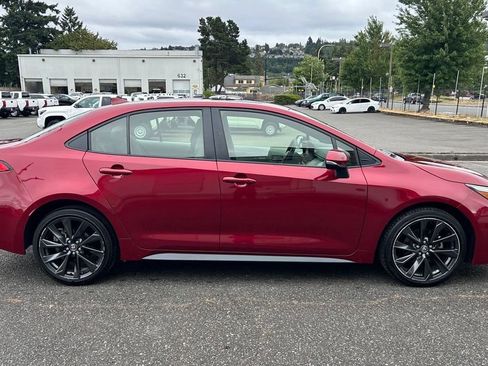 Certified 2024 Toyota Corolla SE w/ SE Package FWD image 4