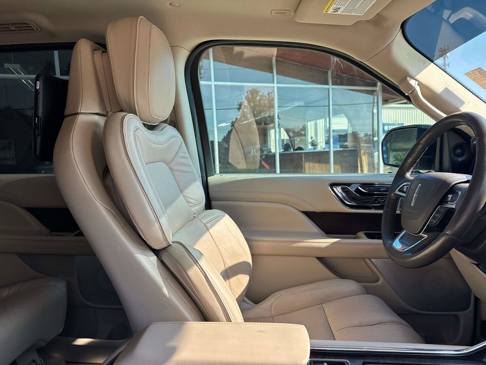Used 2019 Lincoln Navigator Reserve AWD/4WD image 11