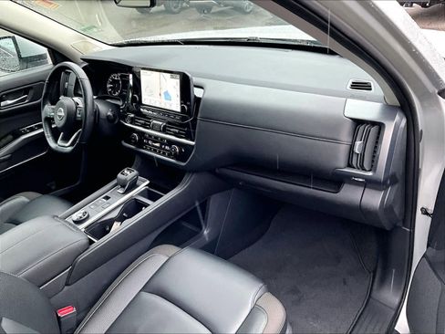 Used 2024 Nissan Pathfinder SL w/ SL Premium Package image 14