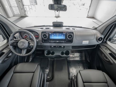 New 2025 Mercedes-Benz Sprinter 2500 image 8