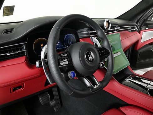New 2025 Maserati Grecale GT image 7