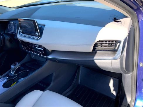 Used 2021 Nissan Rogue SV w/ Premium Package image 16