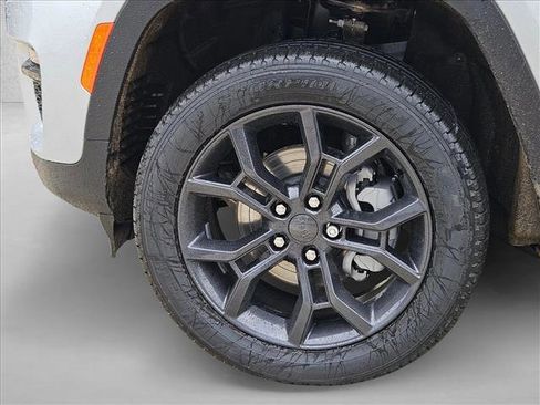 New 2025 Jeep Grand Cherokee Limited image 10