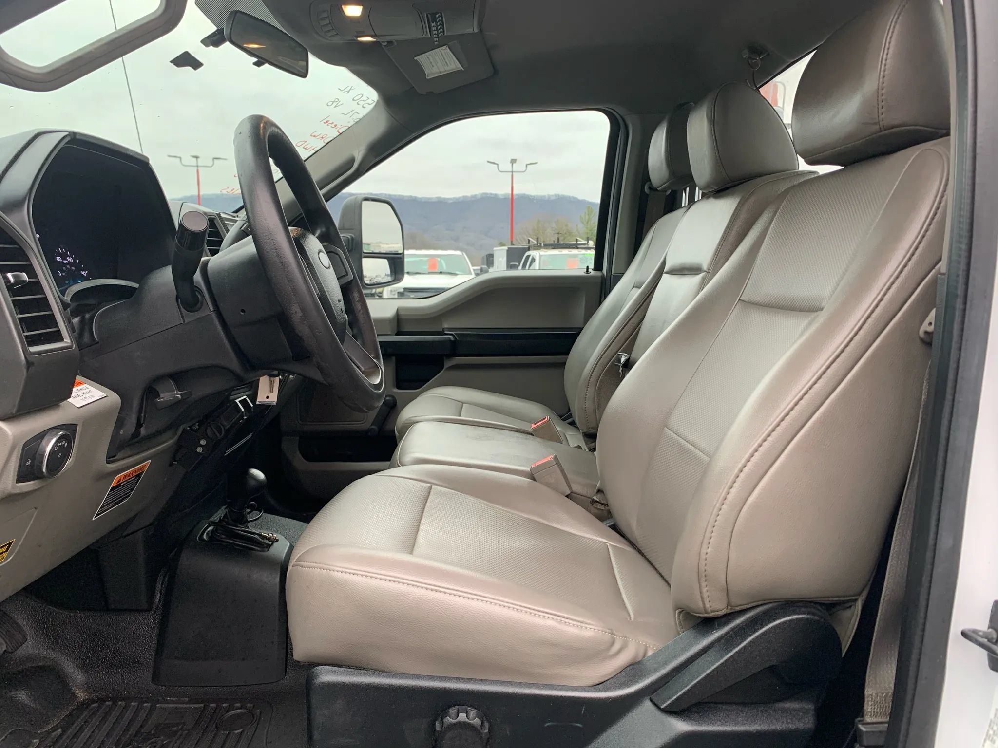 Used 2017 Ford F550 4x4 Regular Cab Super Duty image 9