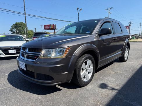 Used 2018 Dodge Journey SE w/ Connectivity Group FWD image 6