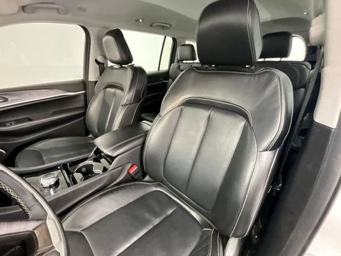 Used 2023 Jeep Grand Cherokee L Limited AWD/4WD image 6
