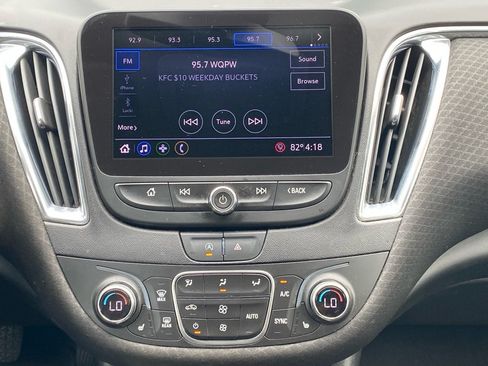 Used 2020 Chevrolet Malibu LT FWD image 19