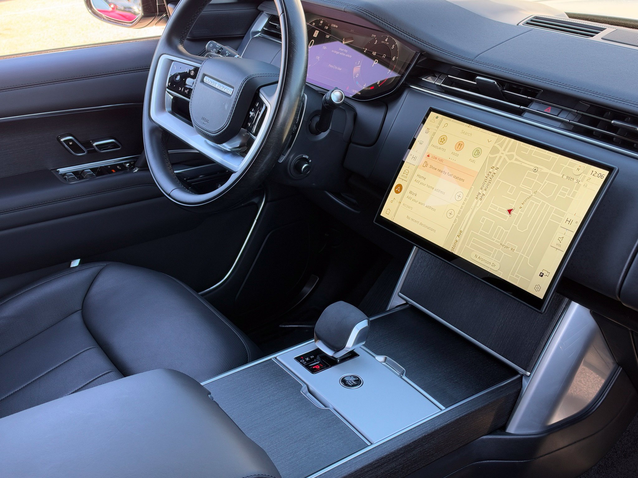 Used 2025 Land Rover Range Rover SE AWD/4WD image 18