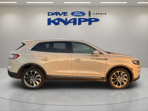 Used 2022 Lincoln Nautilus Reserve image 9