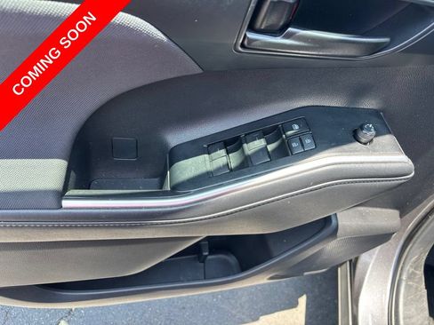 Used 2021 Toyota Highlander L FWD image 21