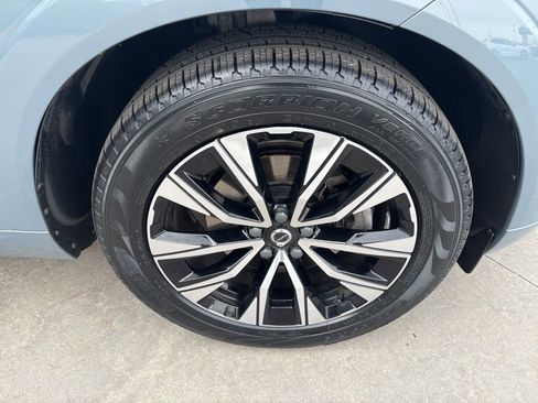 Certified 2023 Volvo XC60 B5 Plus w/ Climate Package AWD/4WD image 14
