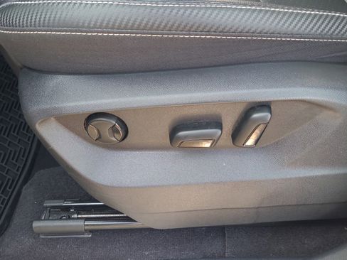 Used 2022 Volkswagen Atlas Cross Sport SE w/ Panoramic Sunroof Package image 15