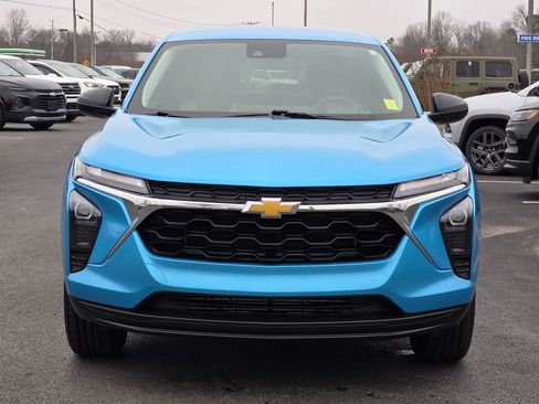 Used 2025 Chevrolet Trax LS image 3
