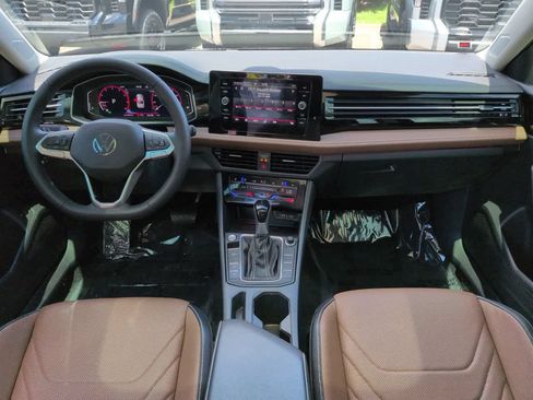 Used 2025 Volkswagen Jetta SEL FWD image 14