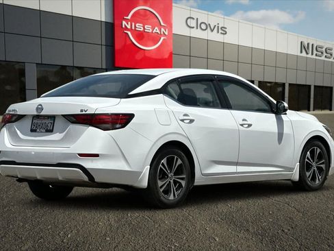 Used 2022 Nissan Sentra SV FWD image 3