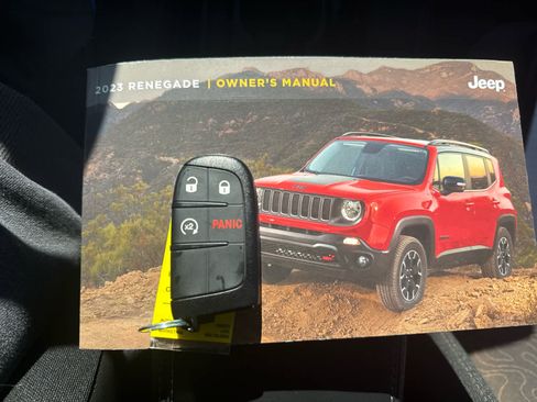 Used 2023 Jeep Renegade Latitude image 24