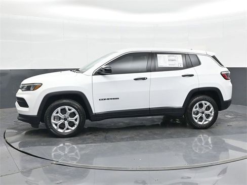 Used 2025 Jeep Compass Sport image 10