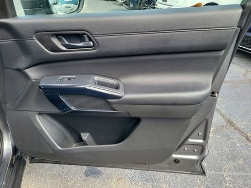 Used 2025 Nissan Pathfinder SV image 35